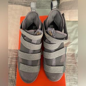 Nike Lebron Soldier